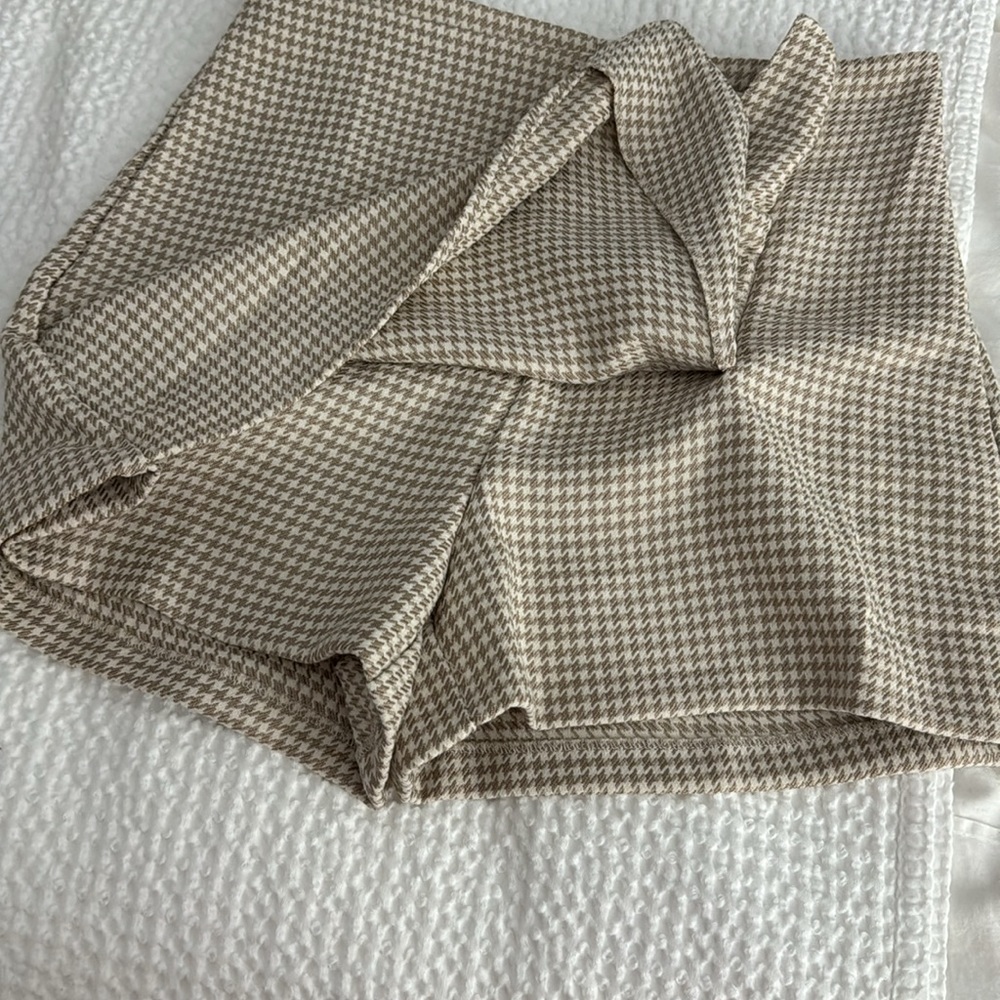 Tan/Cream Houndstooth Skort - Picture 3 of 7